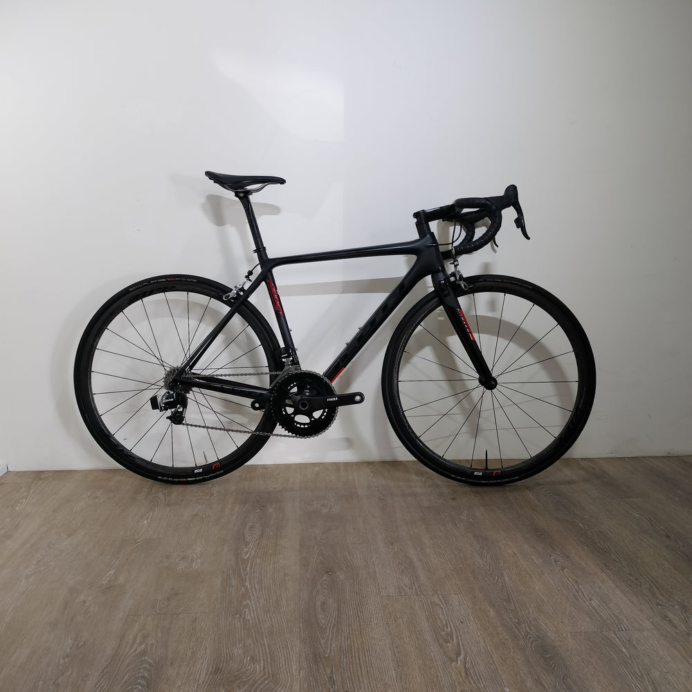 Preloved Scott Addict RC Etap AXS Road Bike