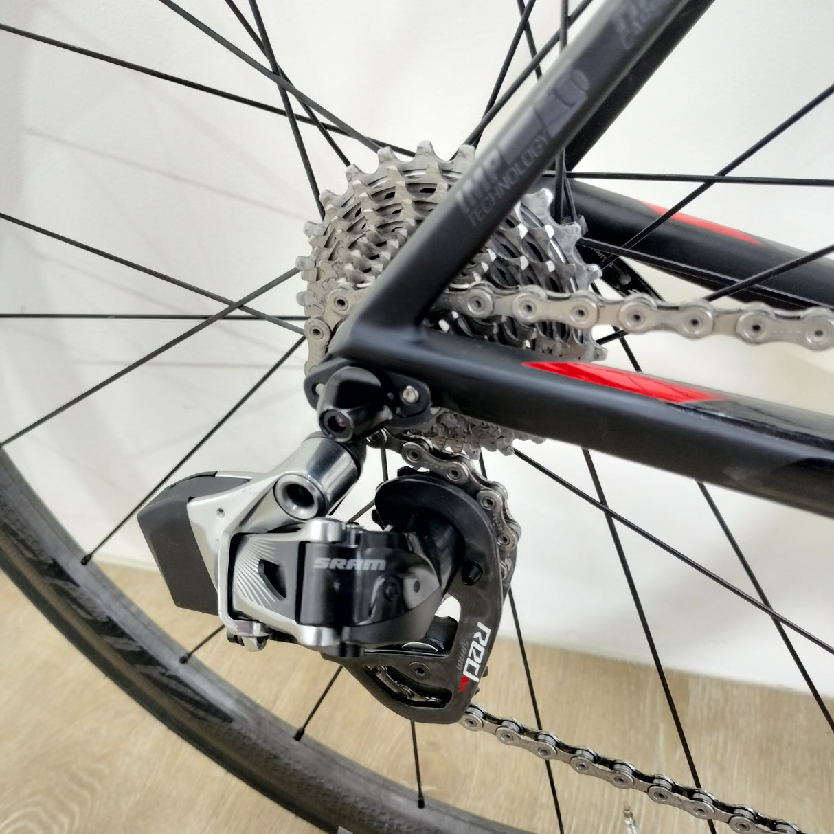 Preloved Scott Addict RC Etap AXS Road Bike