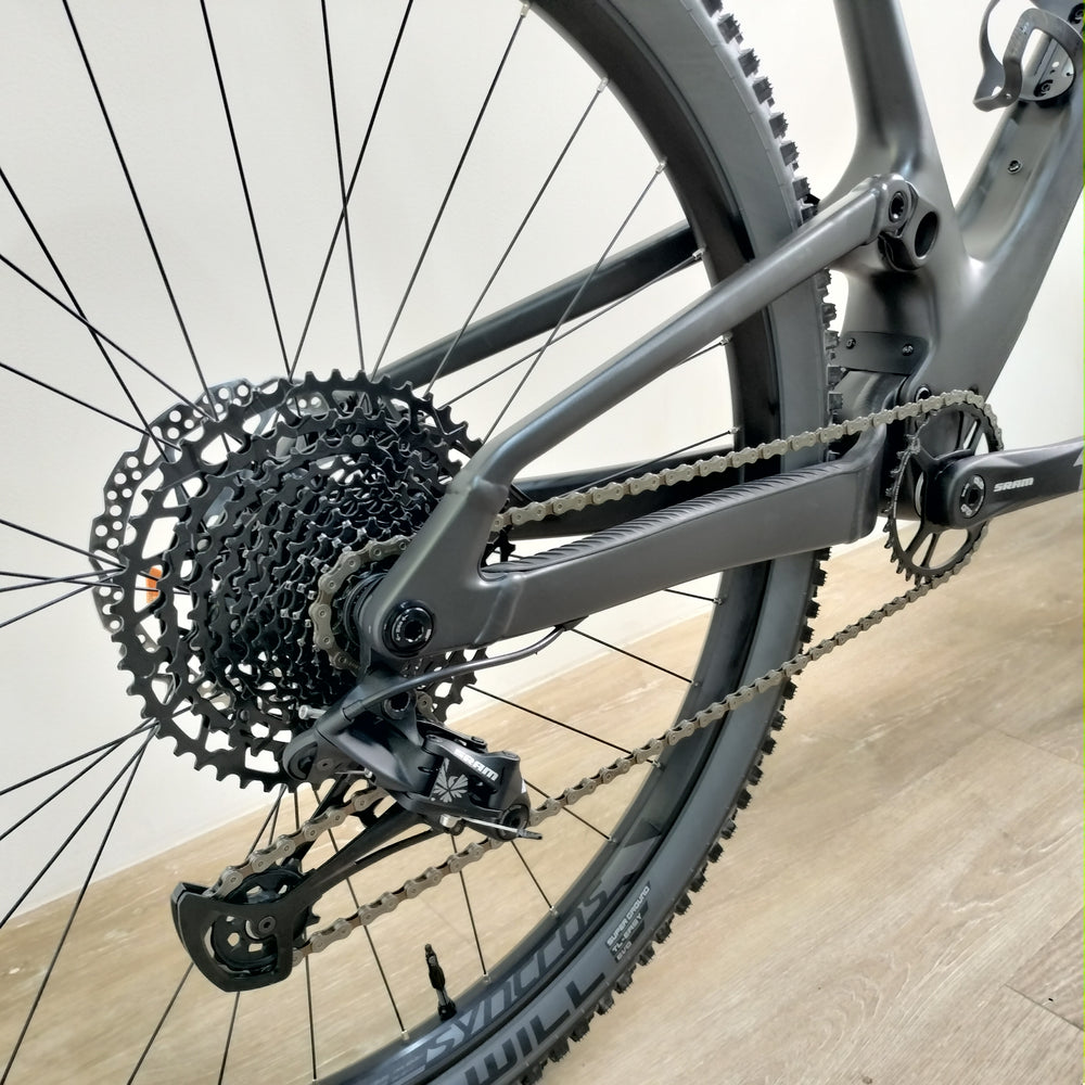 Preloved Custom Scott Spark 940 Mountain Bike