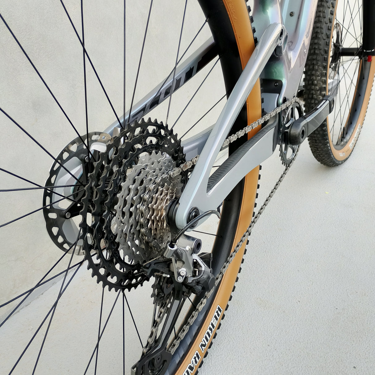 Preloved Spark RC Pro Mountain Bike