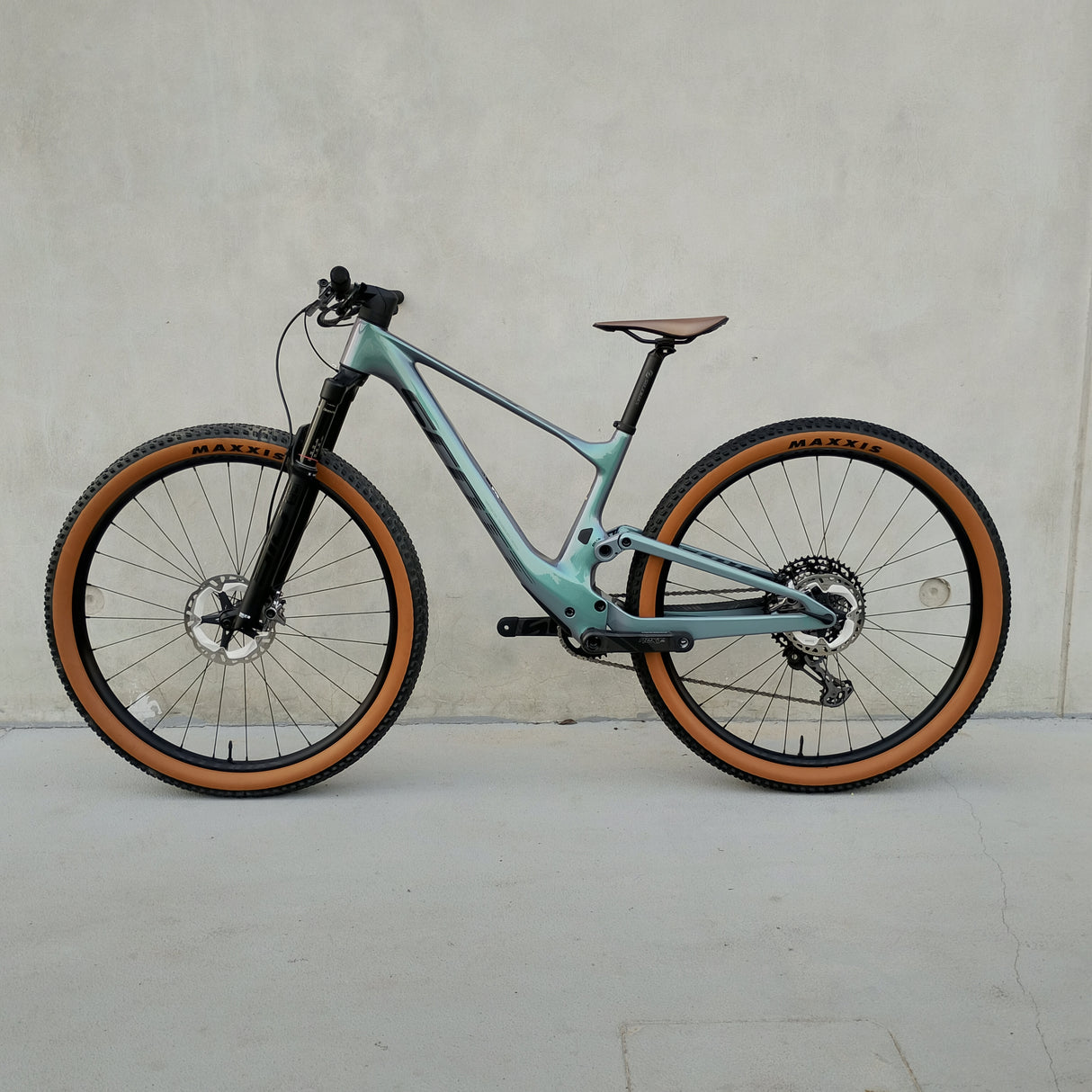 Preloved Spark RC Pro Mountain Bike