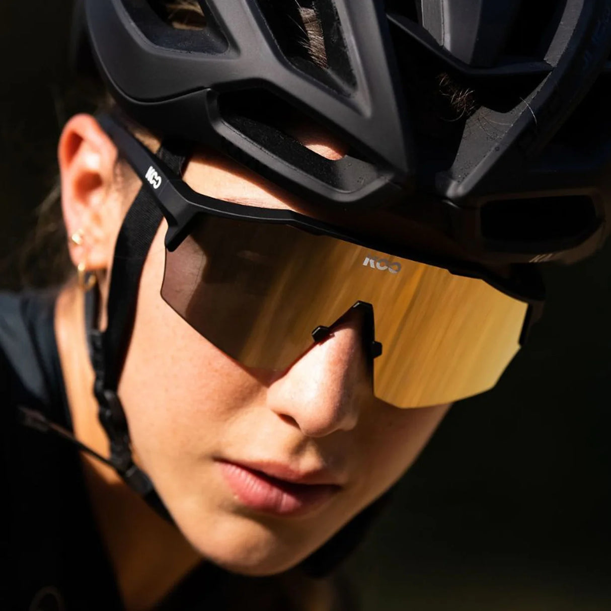 Koo Alibi Large Black Matt/Gold Eyewear