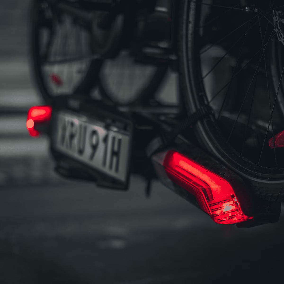 Thule Epos 2 Foldable Hitch Platform Bike Rack With Lights