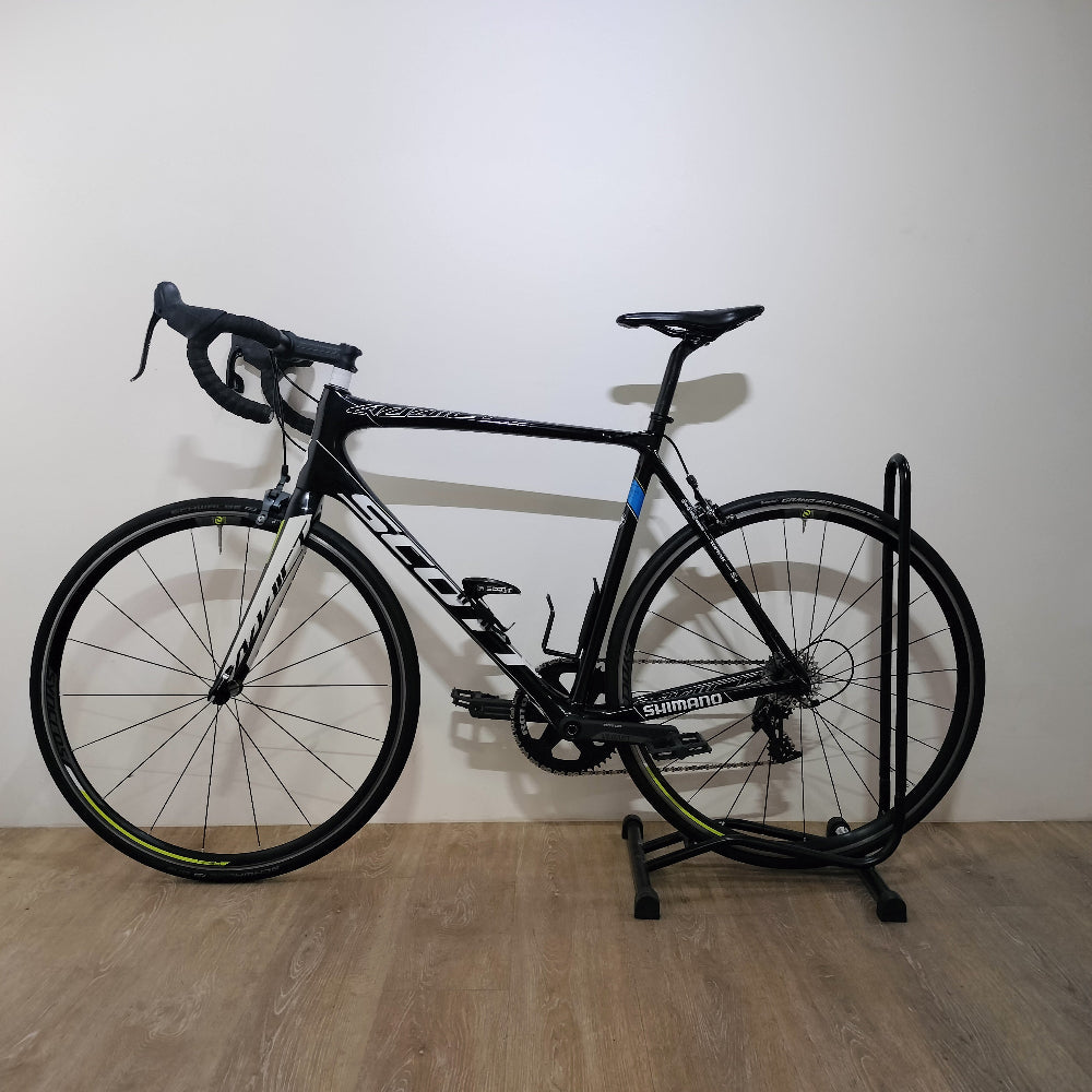 Preloved Scott Addict Team Issue Road Bike