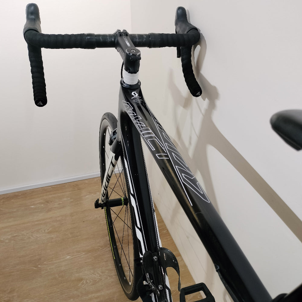 Preloved Scott Addict Team Issue Road Bike