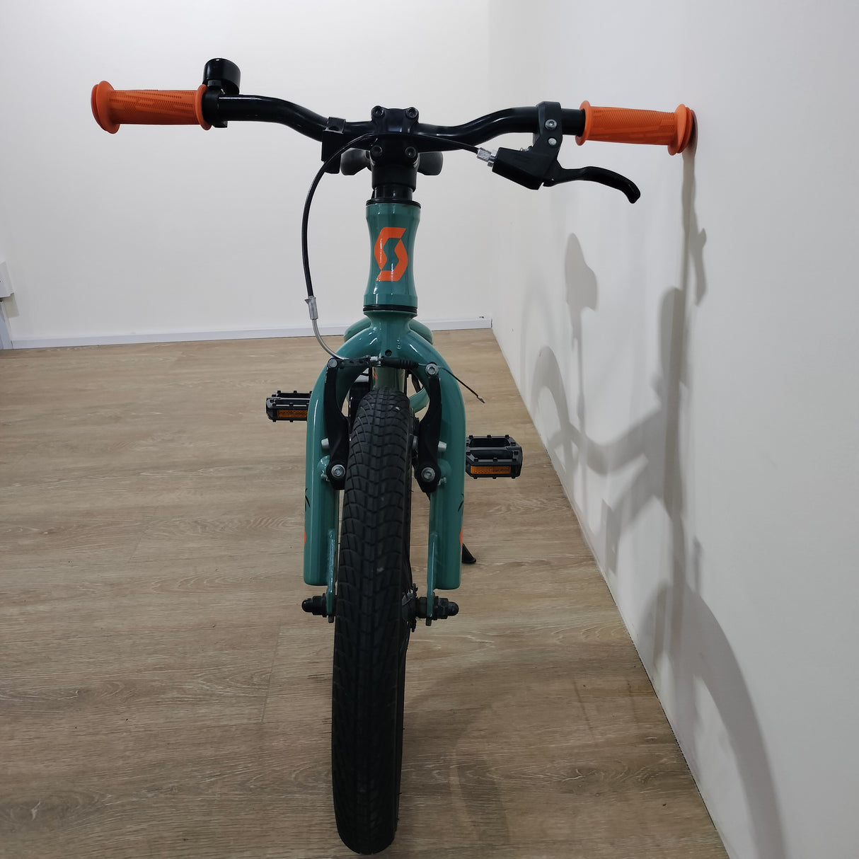 Preloved Scott Roxter 16 Kids Bike