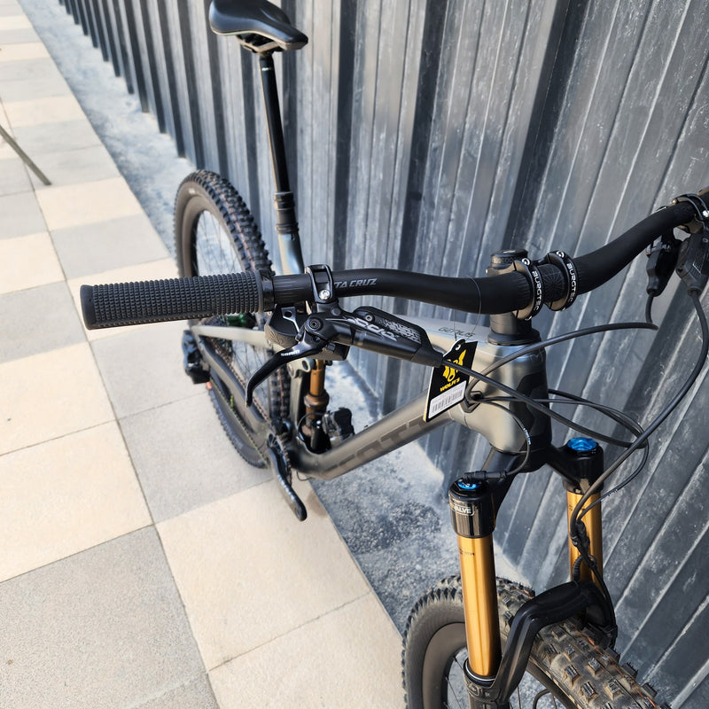 Preloved Scott Genius 900 Ultimate Mountain Bike